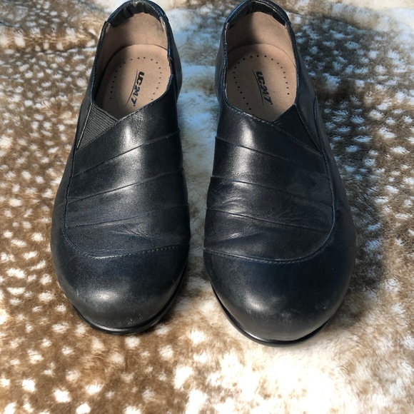 Shoes - Picture 1 of 4